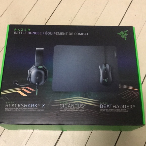 Razer battle bundle, headset, gaming mat and gaming mouse all items are black - Picture 3 of 3